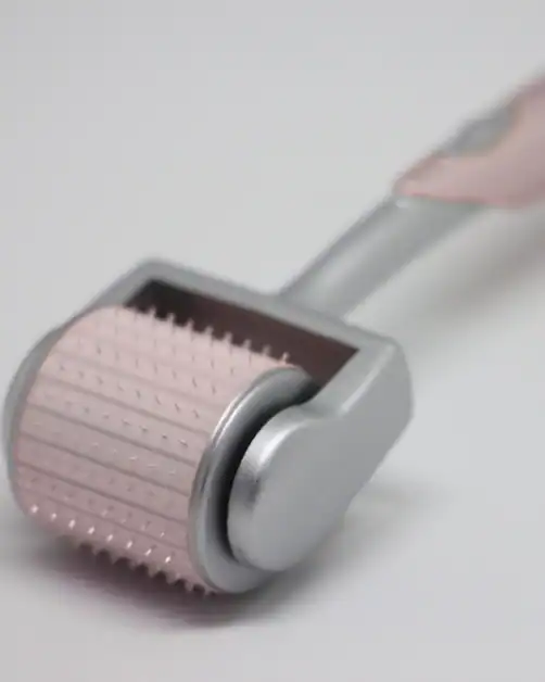 Derma roller for at-home microneedling treatment